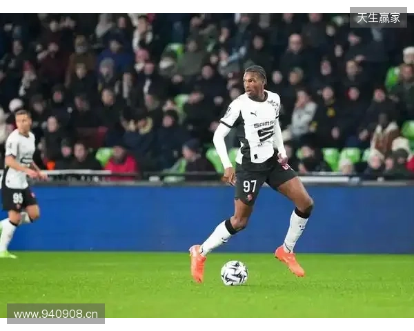 记者：雅凯已同意加盟切尔西，并告知雷恩希望在冬窗离队